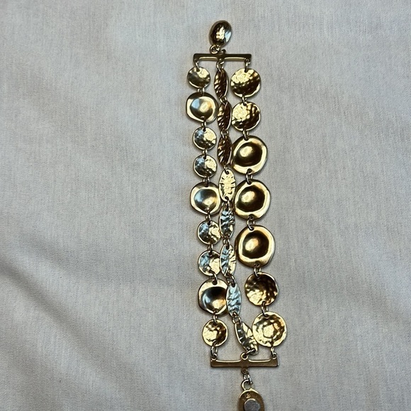 Faux Gold Circles Bracelet - Picture 4 of 9